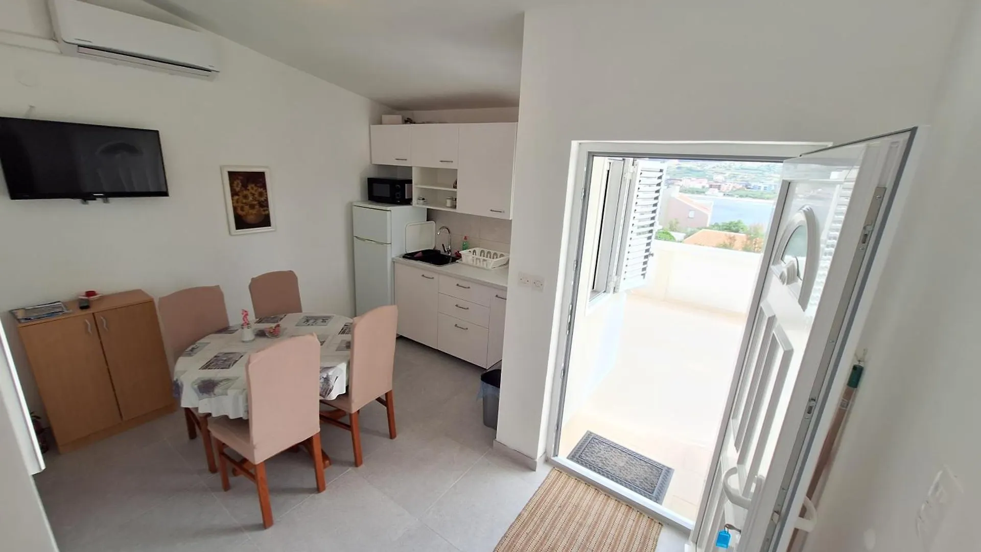 Sunny Bi-Pi Apartment Pag Town